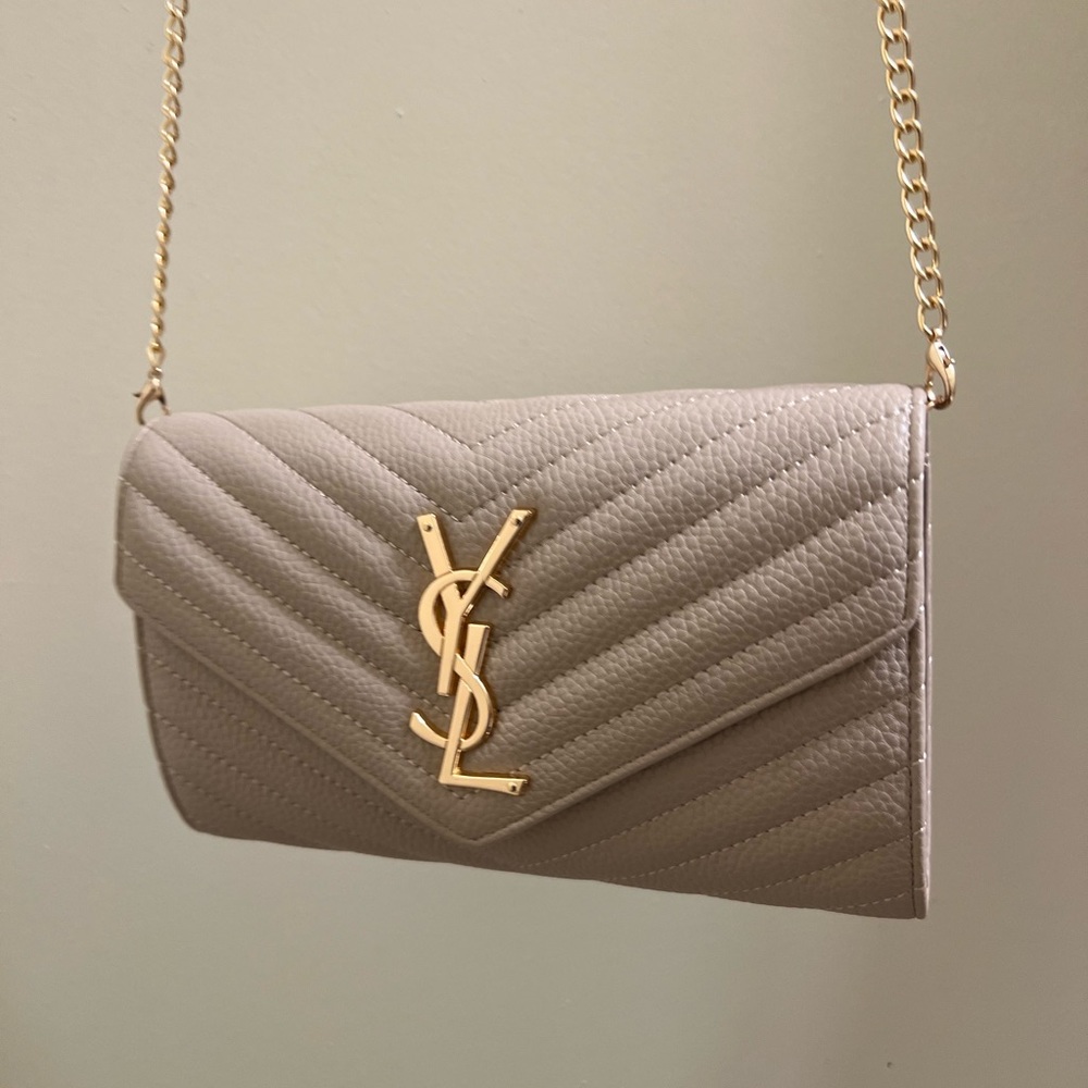 Crossbody bag with chain